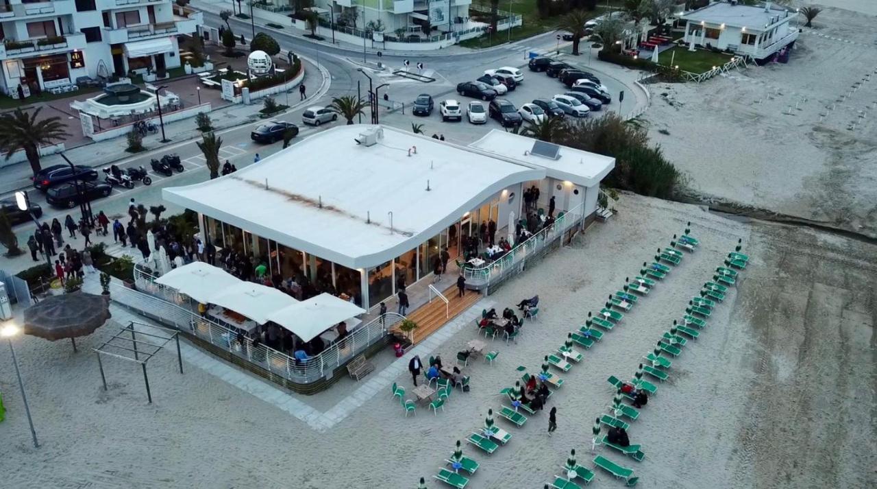 Le Rose Beach & Suites Appartamenti Fronte Mare A Villarosa Martinsicuro Bagian luar foto