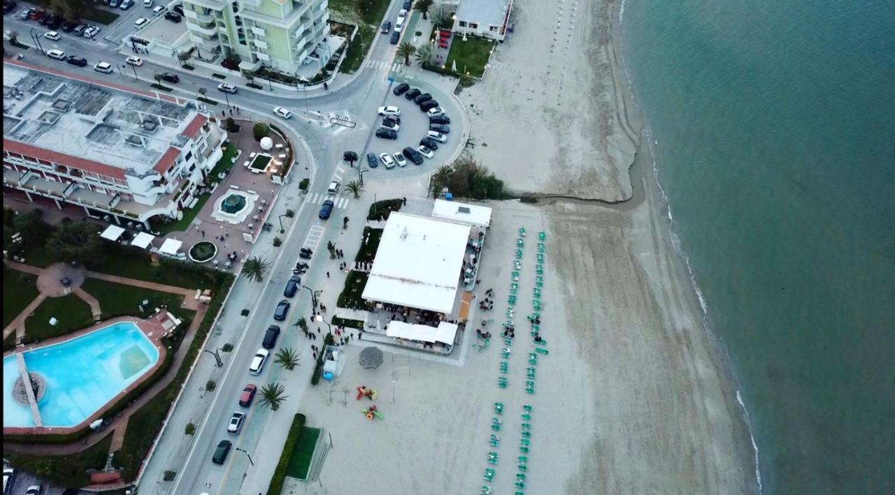 Le Rose Beach & Suites Appartamenti Fronte Mare A Villarosa Martinsicuro Bagian luar foto